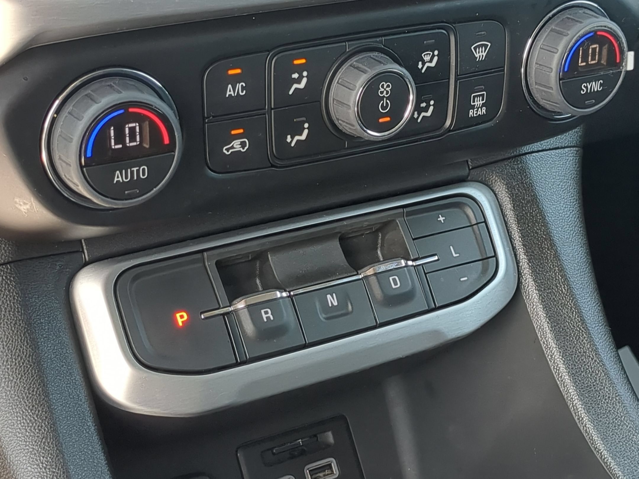 Certified 2023 GMC Acadia SLT w/ Preferred Package FWD image 14