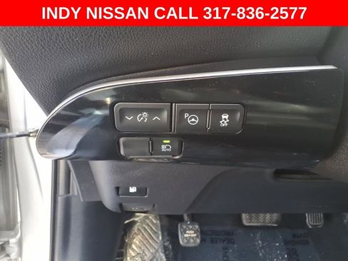 Used 2021 Toyota Prius LE image 17