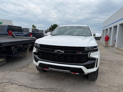 Used 2024 Chevrolet Suburban Z71 w/ Luxury Package AWD/4WD image 8