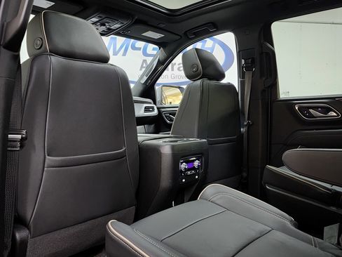 Used 2022 GMC Yukon SLT w/ SLT Premium Package image 14