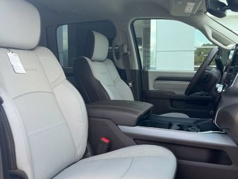 New 2026 RAM 3500 Laramie AWD/4WD image 17