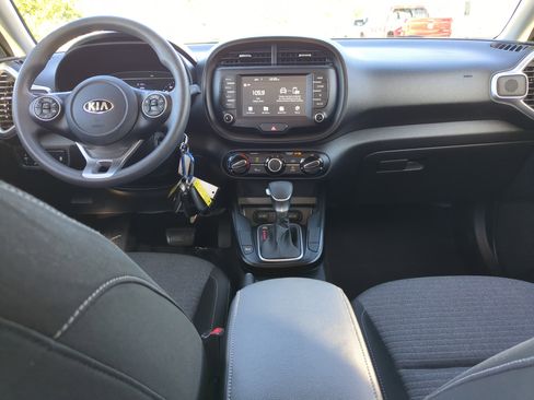 Certified 2020 Kia Soul S image 14