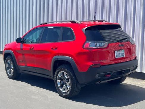 Used 2019 Jeep Cherokee Trailhawk AWD/4WD image 4