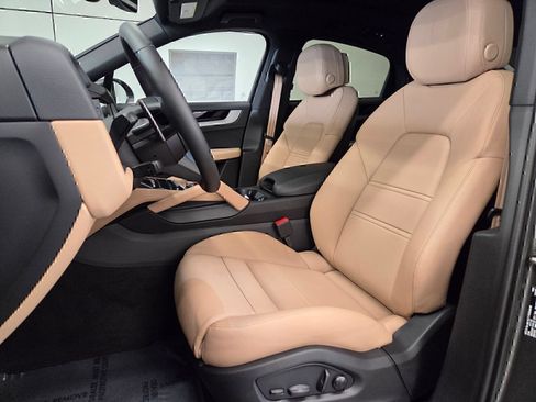 Certified 2026 Porsche Cayenne Coupe AWD/4WD image 5