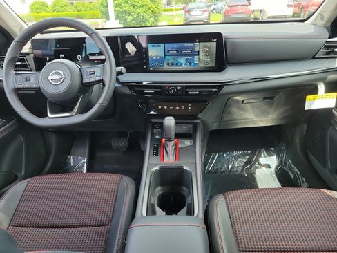 New 2025 Nissan Kicks SR image 9