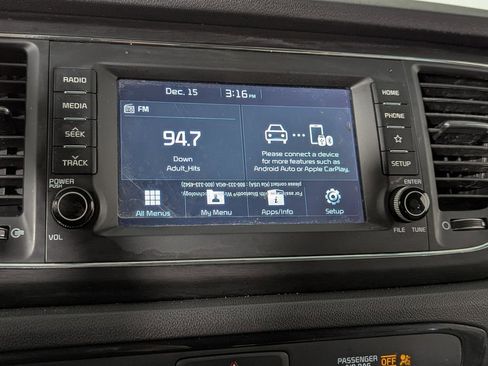 Used 2021 Kia Sedona LX image 30