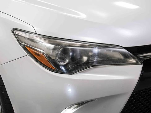 Used 2017 Toyota Camry XSE w/ Moonroof Package FWD image 14