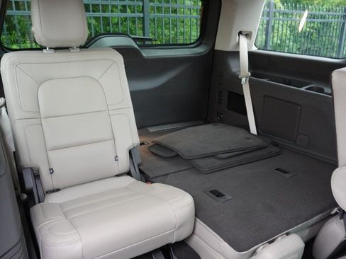 Used 2024 Lincoln Navigator Premiere AWD/4WD image 14