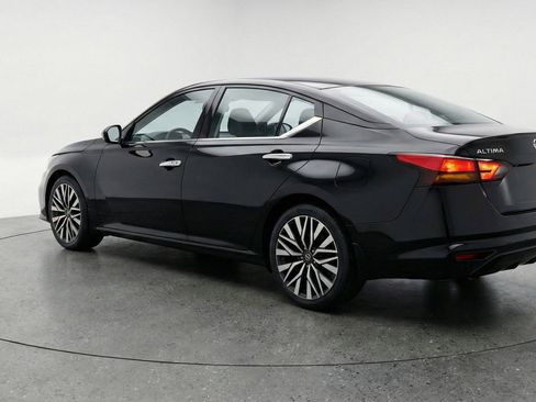 Used 2025 Nissan Altima 2.5 SV image 6
