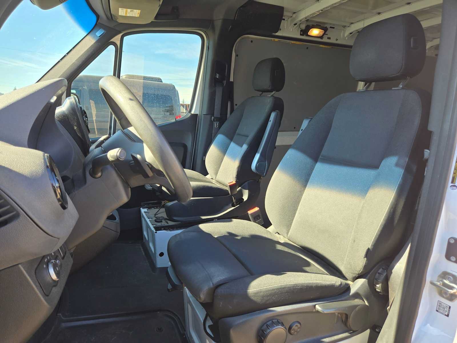 Used 2020 Mercedes-Benz Sprinter 2500 image 22