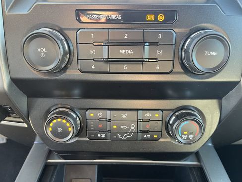 Used 2019 Ford F250 XLT w/ XLT Premium Package AWD/4WD image 25