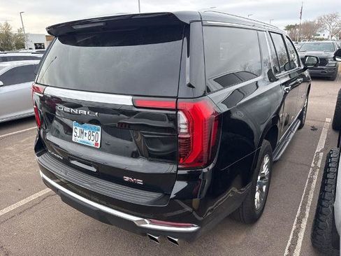 Used 2025 GMC Yukon XL Denali image 3