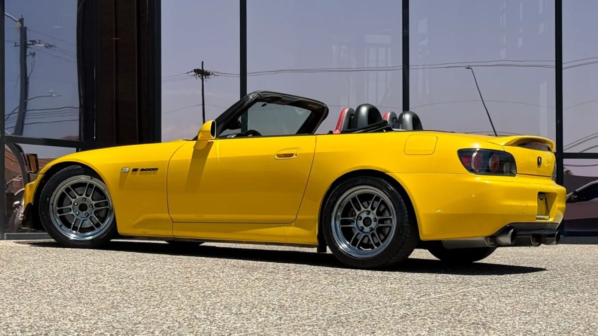 Used 2002 Honda S2000 image 16
