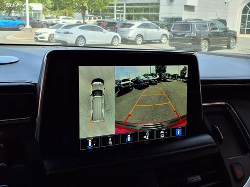 Used 2022 GMC Yukon AT4 w/ Technology Package AWD/4WD image 5