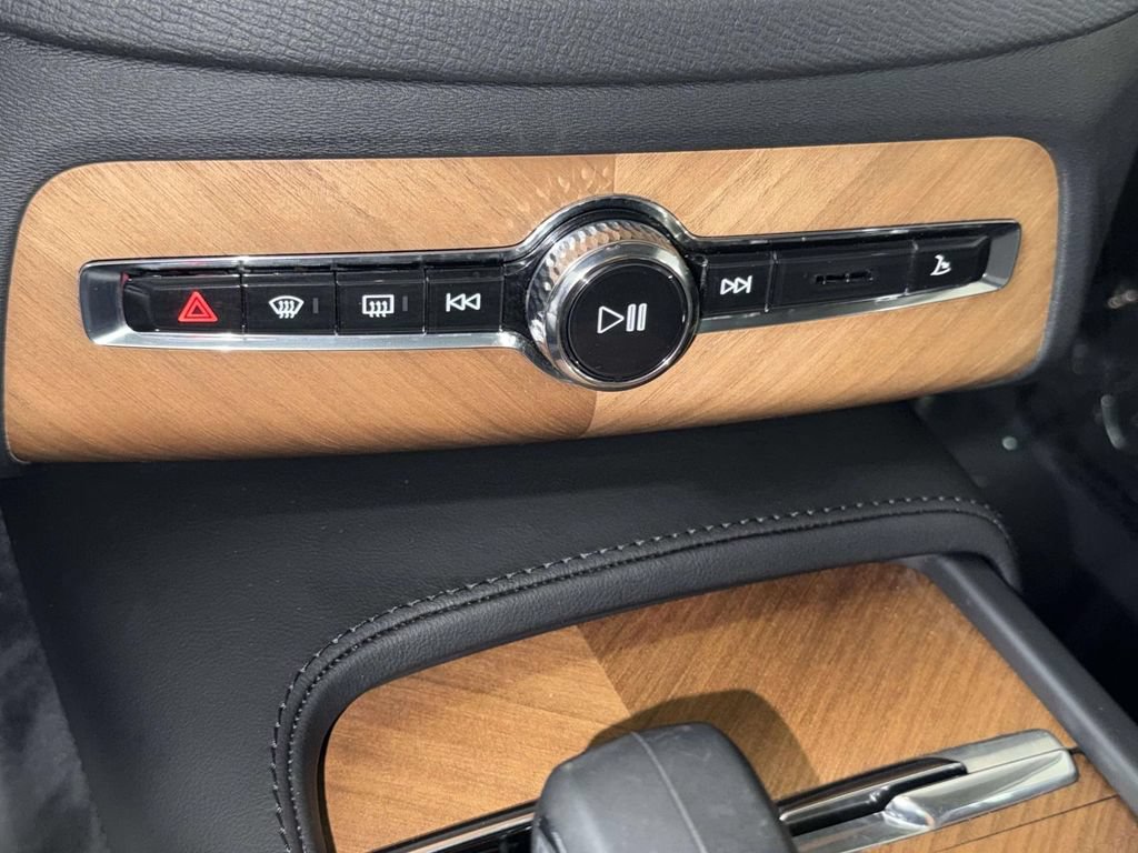Used 2025 Volvo XC90 T8 Plus w/ Protection Package Premier AWD/4WD image 25