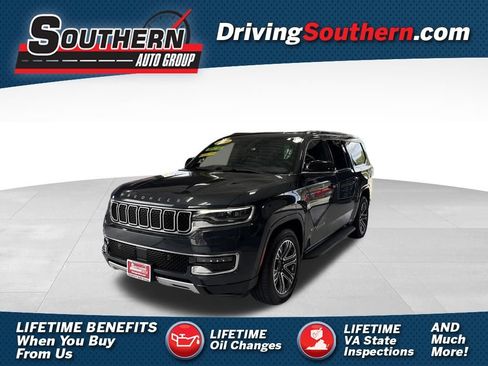 Used 2024 Jeep Wagoneer L Series II w/ Flexible Seating Group AWD/4WD image 1