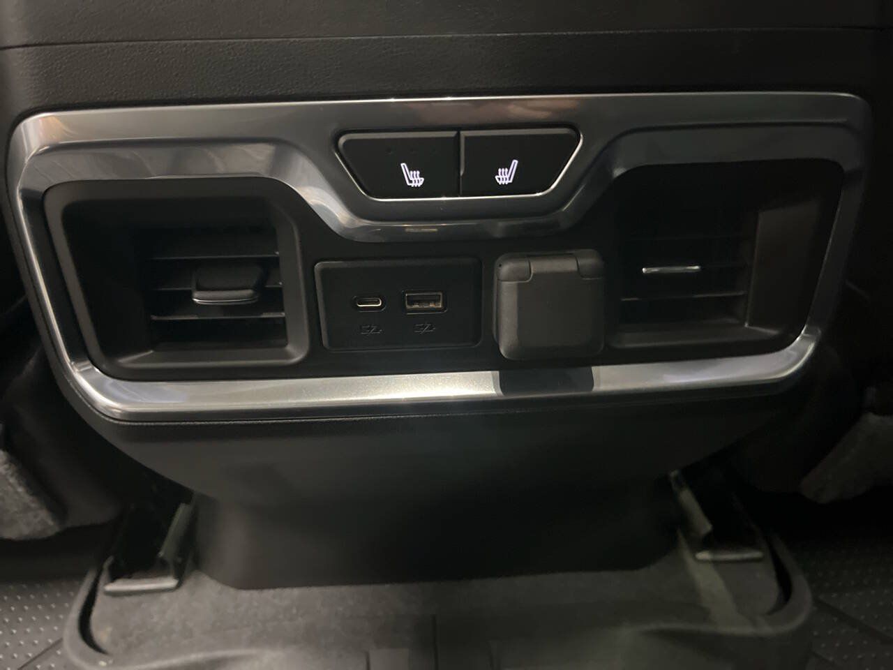 Used 2019 Chevrolet Silverado 1500 High Country w/ Technology Package AWD/4WD image 27