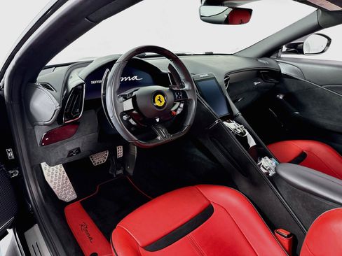 Used 2022 Ferrari Roma RWD image 5