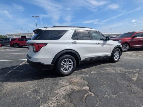 New 2026 Ford Explorer Active RWD image 4