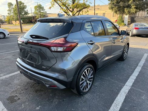Used 2022 Nissan Kicks SV image 5
