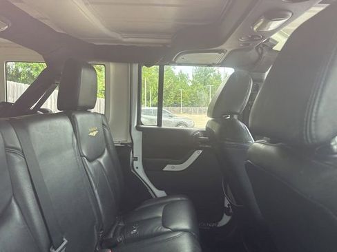 Used 2015 Jeep Wrangler Unlimited Sahara w/ Max Tow Package AWD/4WD image 11