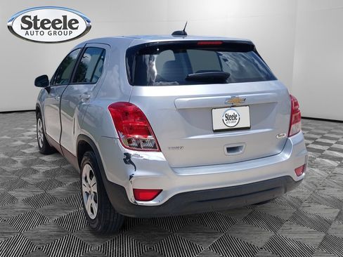 Used 2018 Chevrolet Trax LS FWD image 2