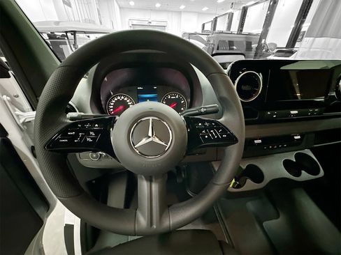 Certified 2025 Mercedes-Benz Sprinter 2500 image 22