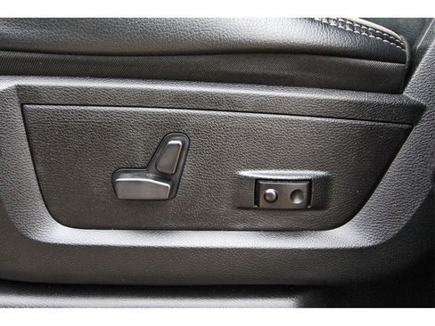 Used 2024 RAM 2500 Laramie w/ Towing Technology Group image 30