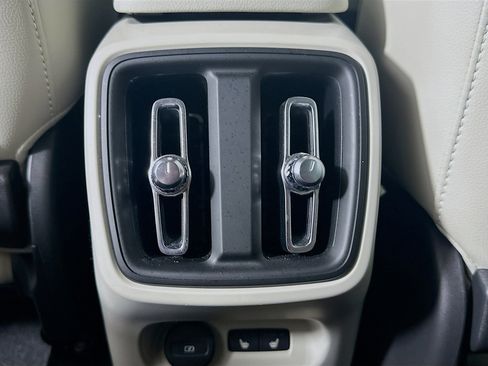 Used 2023 Volvo XC40 B5 Plus w/ Protection Package Premier image 28