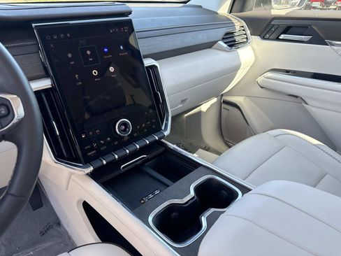 Used 2024 GMC Acadia Denali image 25