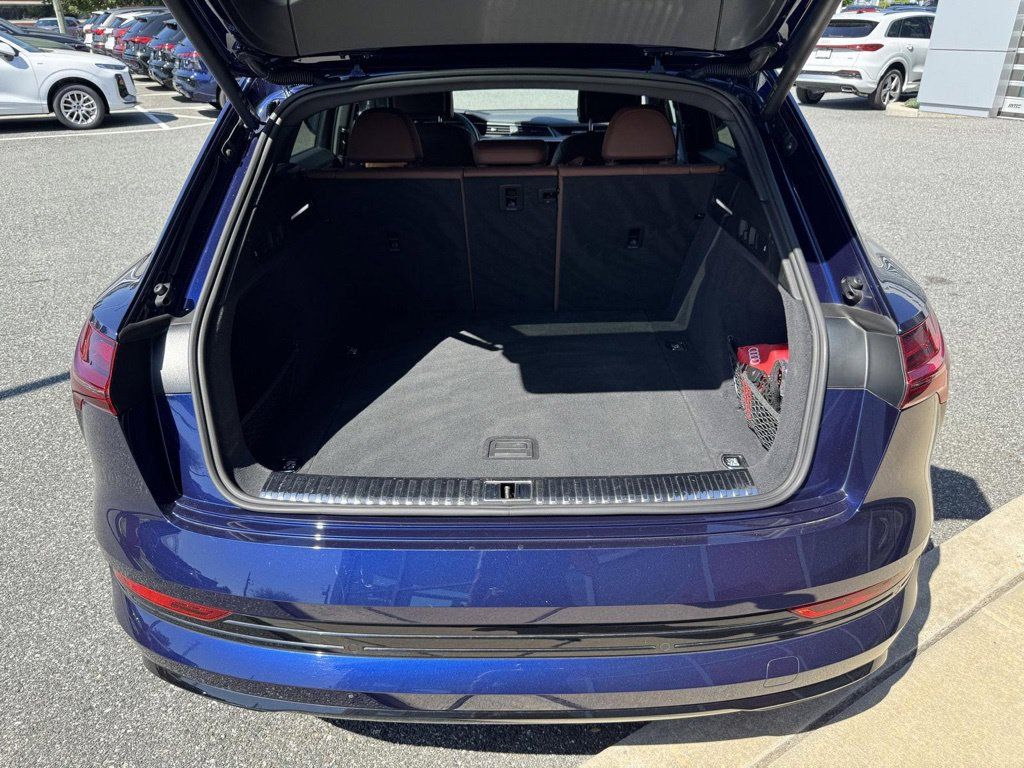 Used 2022 Audi e-tron Premium AWD/4WD image 27