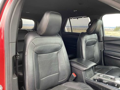 Used 2020 Ford Explorer Limited image 18