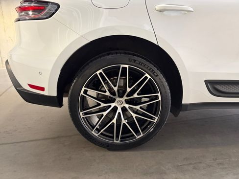 Used 2023 Porsche Macan AWD/4WD image 21