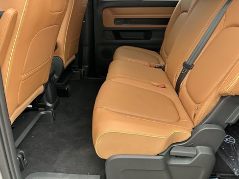 New 2025 Volkswagen ID. Buzz Pro S Plus RWD image 14