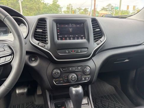 Used 2020 Jeep Cherokee Latitude Plus FWD image 14