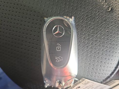 Used 2026 Mercedes-Benz GLC 300 GLC 300 image 39