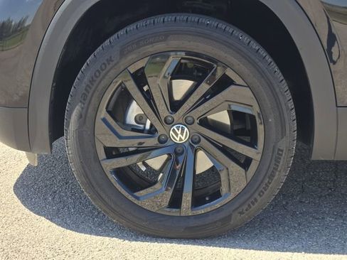 Used 2023 Volkswagen Atlas SE w/ Black Wheel Package image 14
