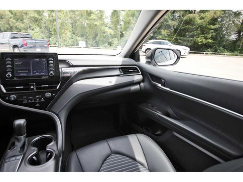 Used 2023 Toyota Camry SE FWD image 8
