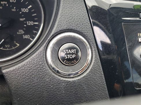 Used 2015 Nissan Rogue SV image 31