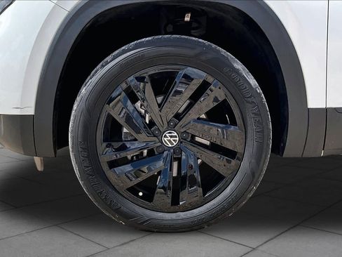 Used 2022 Volkswagen Atlas Cross Sport SE FWD image 10