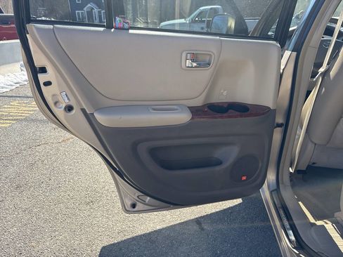 Used 2005 Toyota Highlander Limited image 20