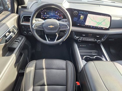 Used 2025 Chevrolet Suburban Premier image 14
