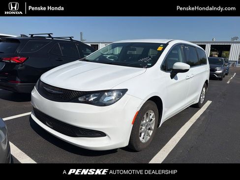 Used 2022 Chrysler Voyager LX FWD image 1