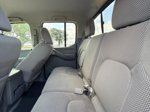 Used 2015 Nissan Frontier SV RWD image 12