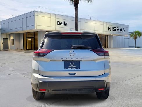 Certified 2025 Nissan Rogue SV FWD image 7