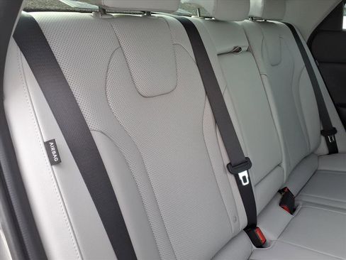 Certified 2025 Hyundai Elantra Limited image 15