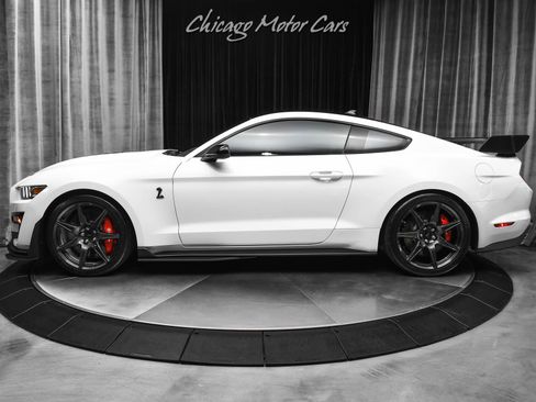 Used 2022 Ford Mustang Shelby GT500 w/ Carbon Fiber Track Pack RWD image 36