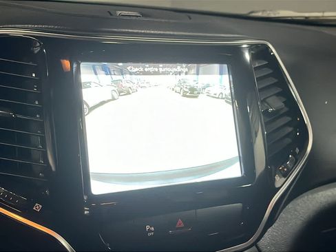 Used 2020 Jeep Cherokee Limited AWD/4WD image 16