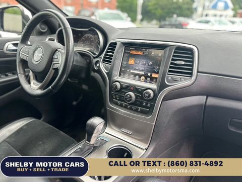 Used 2017 Jeep Grand Cherokee Altitude AWD/4WD image 16