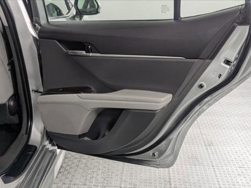 Used 2021 Toyota Camry SE image 19